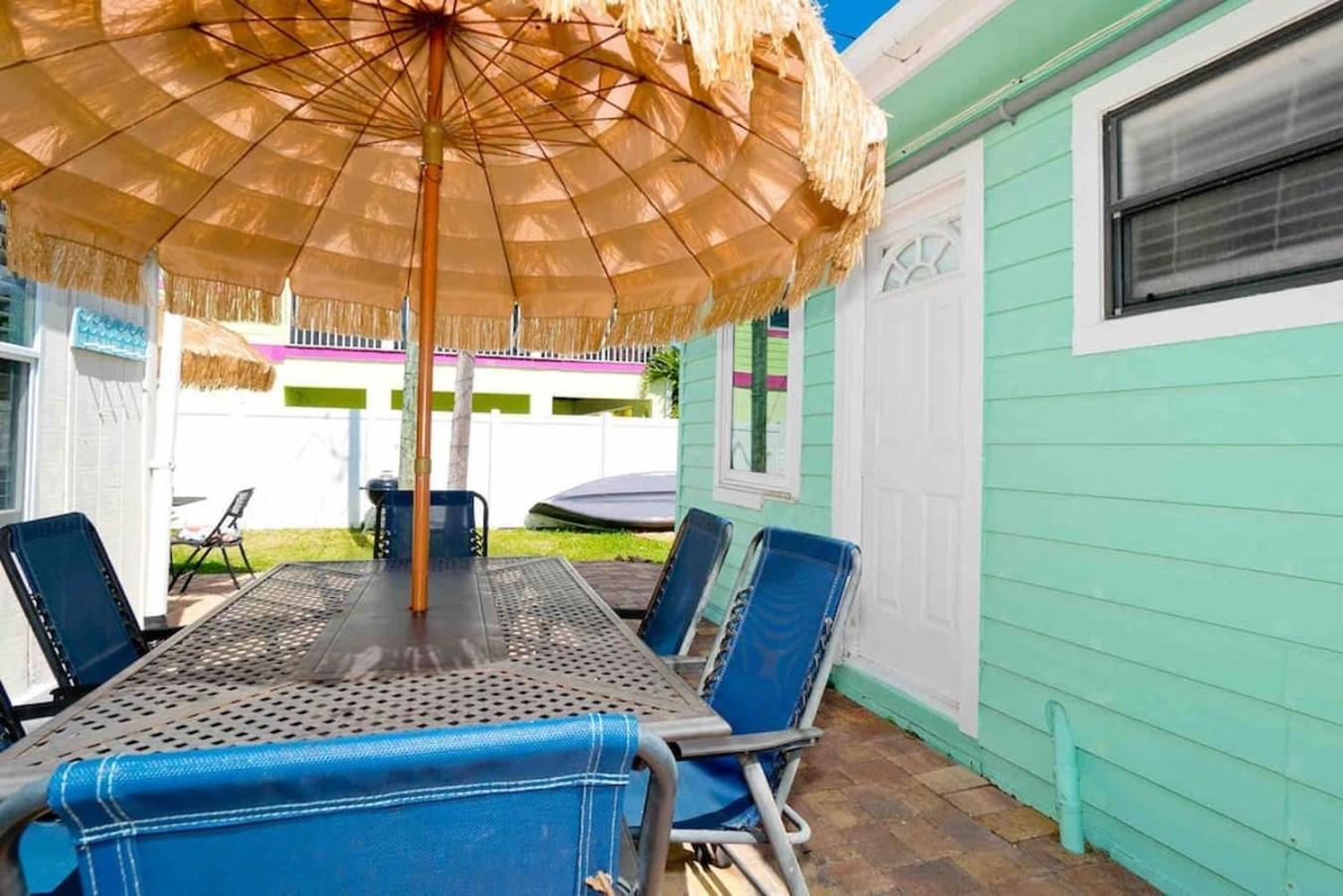 Ferienhaus Good After Milton - Waterfall Pool! Beach! Om